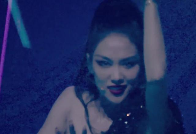 「孟佳」《乘风破浪》二公造型曝光:孟佳阿朵被造型拖累,吴昕成熟风获赞