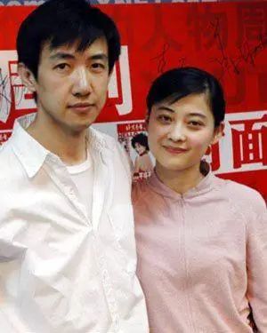 李小冉|勇夺人夫鄢颇,却落得鸡飞蛋打,今嫁金牌制片人,44岁仍未生
