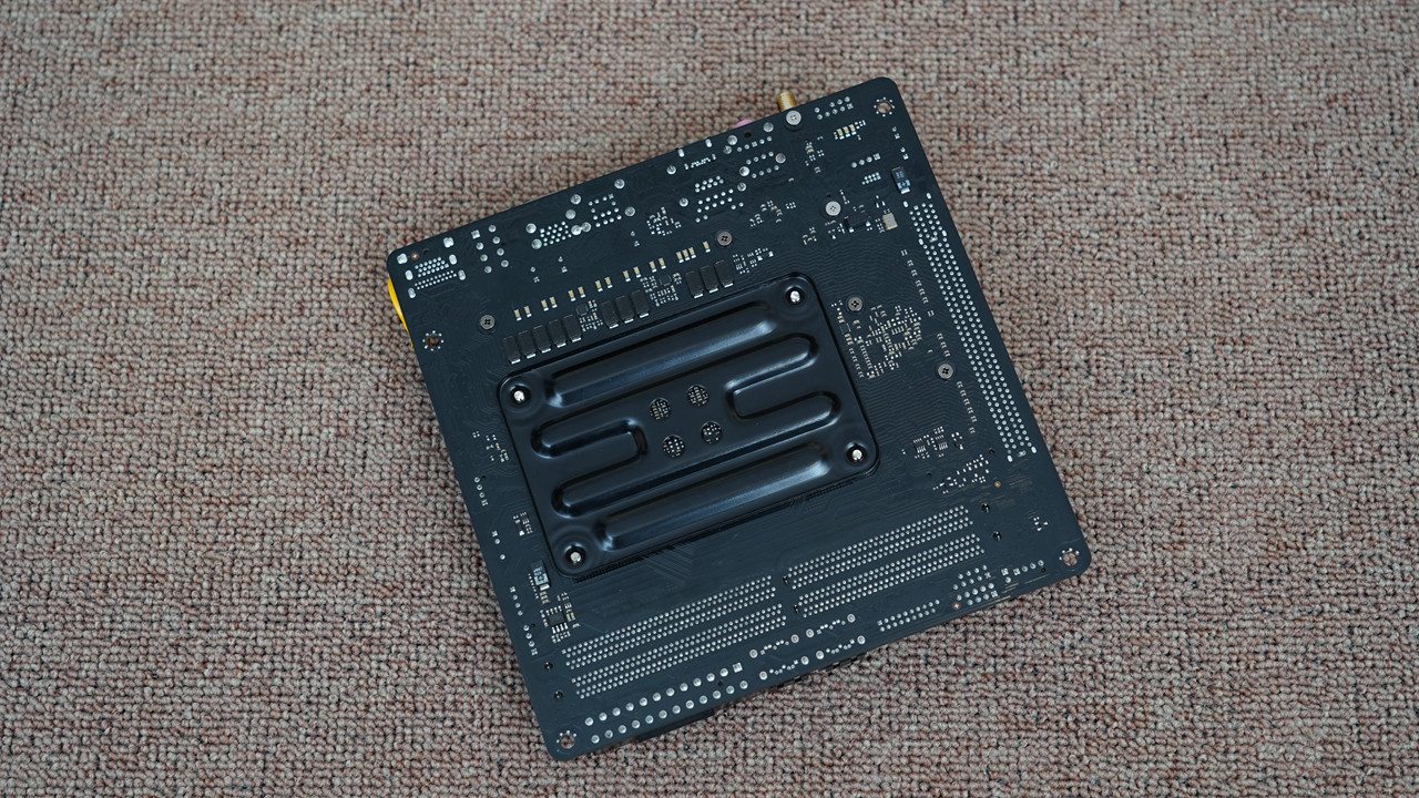 iOS|开学季买笔记本还是台式机？也许组台ITX小钢炮是不错的选择