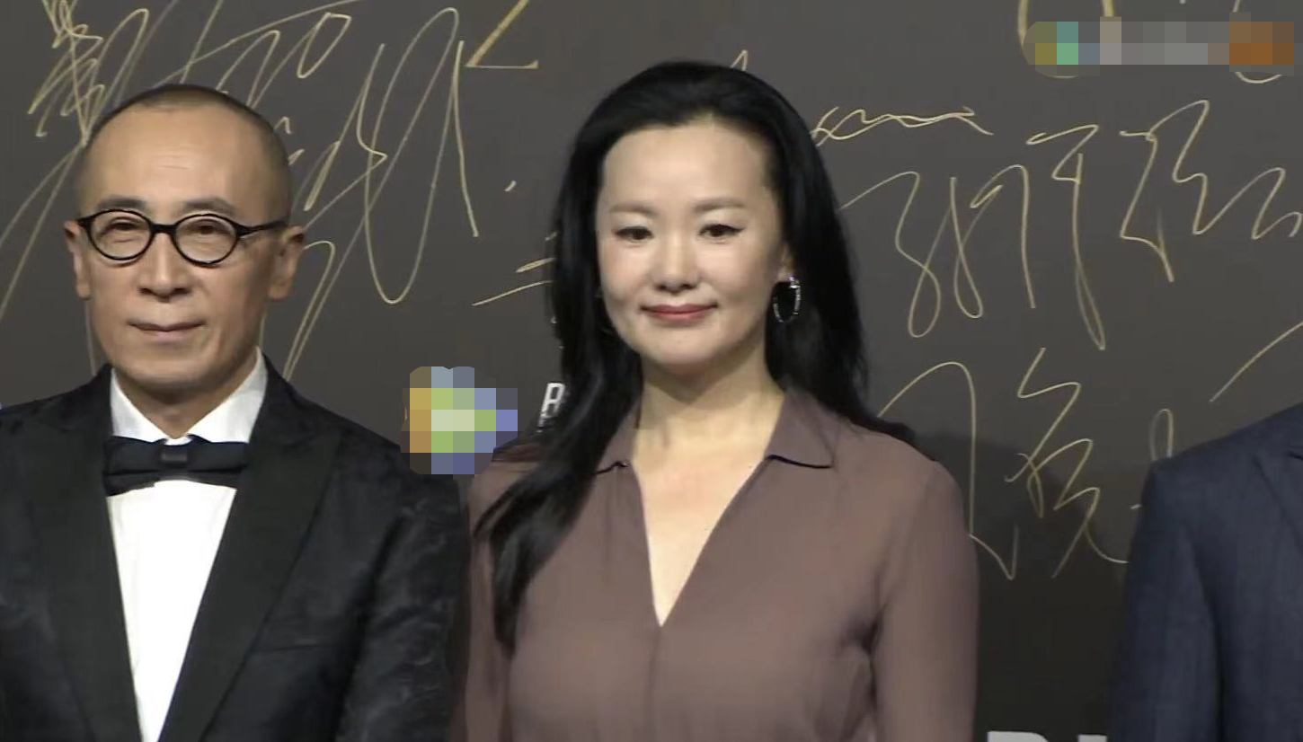 范冰冰|电影盛典颜值大赏：范冰冰造型浮夸巧露香肩，金晨白到发光似仙女