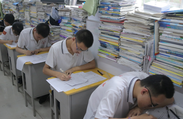 ##高考为什么不是全国统一试卷？校长说出真相，不是不想是不能！