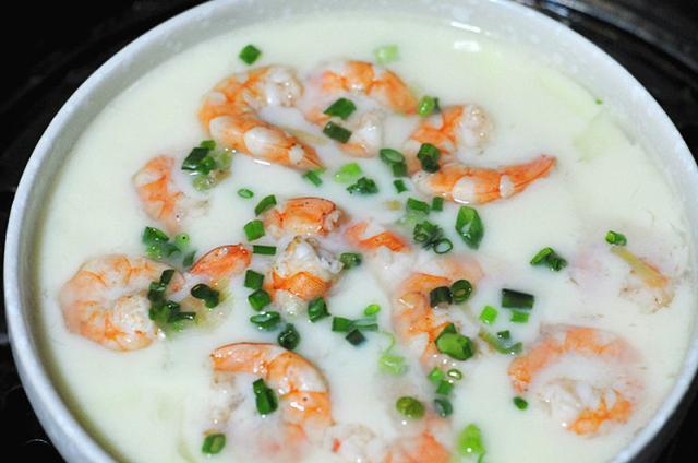 鸡蛋|天凉了，我天天给娃做这早餐，蒸一蒸，6分钟出锅，鲜美流口水！