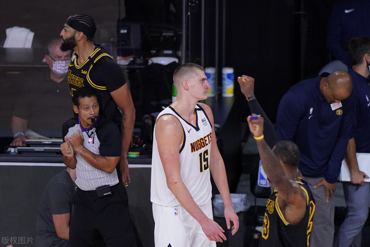 湖人队|湖人8分输球引热!沃格尔曝内情,隆多痛批某人,戴维斯主动认错