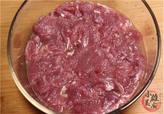 「牛肉」牛肉不管怎么做，千万不放盐和料酒腌，教你一招，牛肉嫩滑不柴