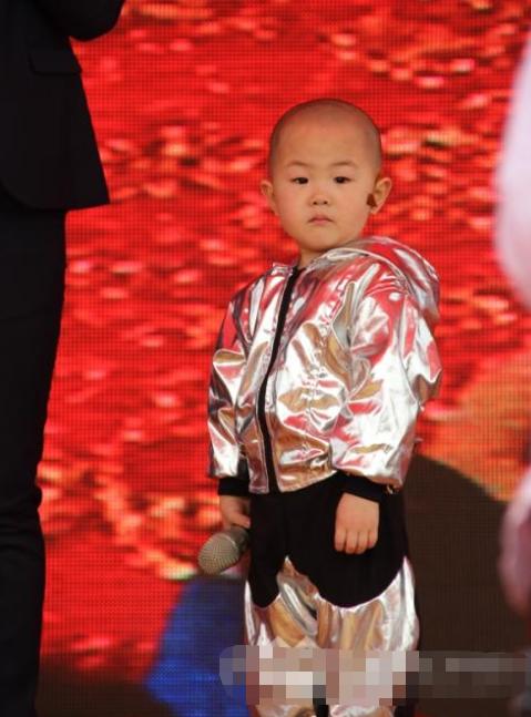 张俊豪|3岁上央视、5岁上春晚，童星张俊豪，现状如何？父母：非常后悔