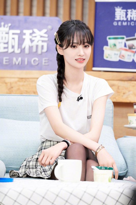 郑爽|郑爽打理发型有一手，参加综艺连换四款发型，怎么都看不厌！