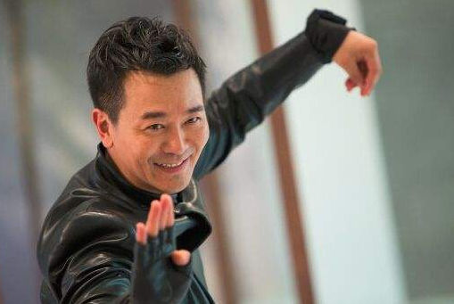 「邹兆龙」?邹兆龙，一拳你就肿了，你做什么武打演员？