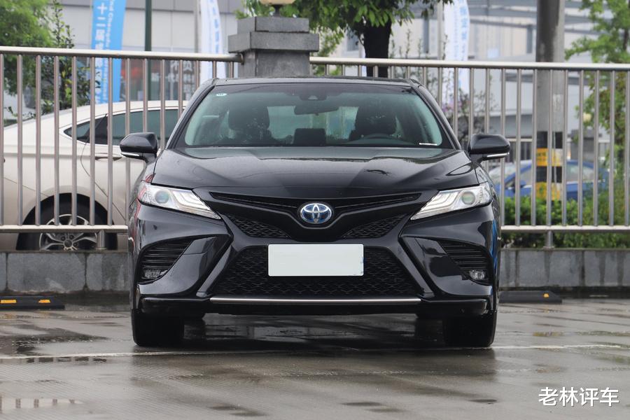 丰田凯美瑞：“开不坏”的B级车，内行人：30万公里无大修，你想换车也坏不了