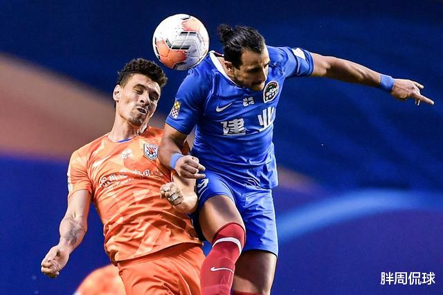 山东鲁能|鲁能2: 1建业夺3连胜，裁判原地转三圈成亮点，郭田雨又立功