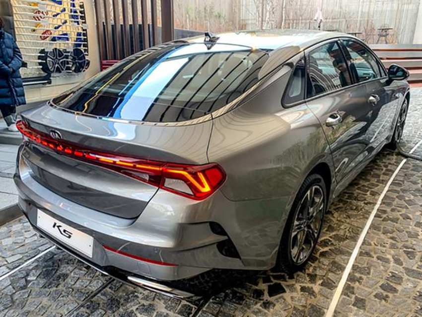 新车■不给凯美瑞活路!当年的王者归来,比雅阁漂亮10倍,14万开出50万面子