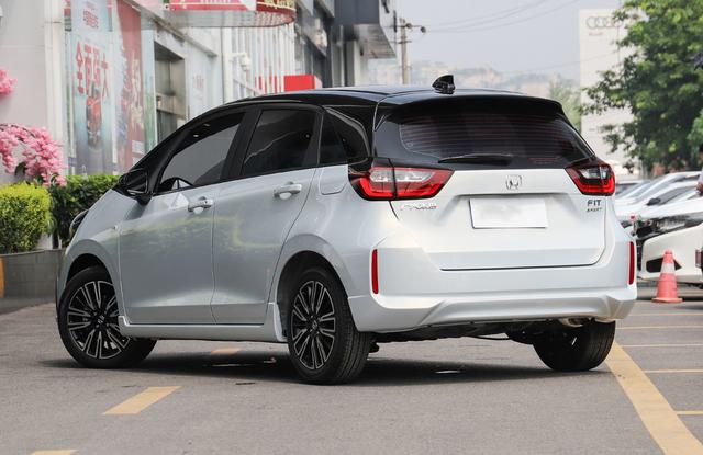 本田飞度|飞度换代失败，虽然更花哨，但却不厚道，八月仅卖出两千多台