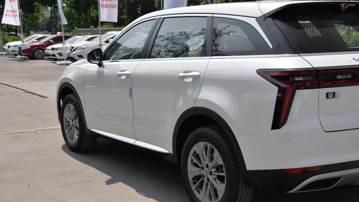 昂科威▲国产终于争气了,1.5T爆190匹马力,油耗仅6.1L,看啥皓影