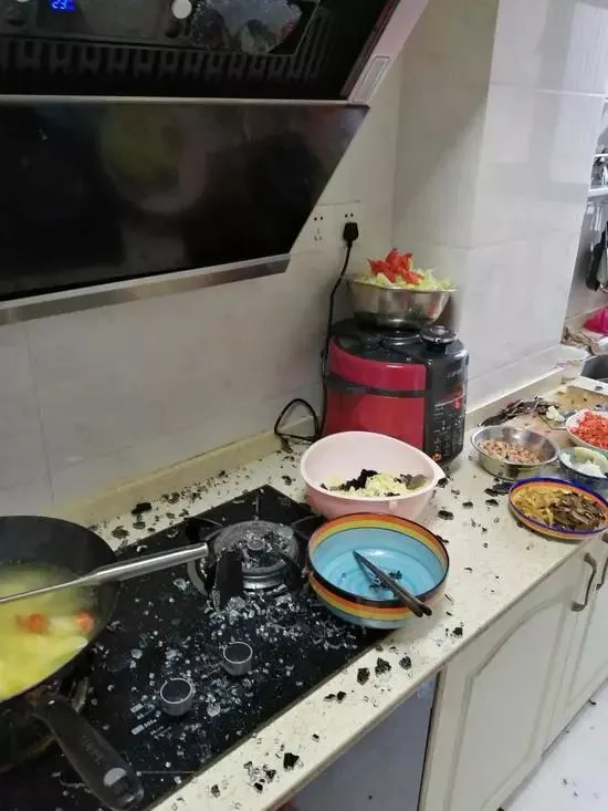 客服|网购抽油烟机半年内竟爆炸2次！