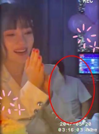 李小璐|39岁李小璐庆生落泪，前夫贾乃亮不在略心酸，曾表白：一生最爱