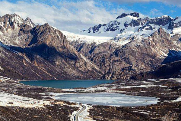 穷游|川藏线上，看到穷游女生举着“ 求RB”的牌子，其中暗语你知道吗