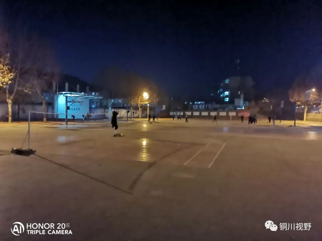 铜川周春辉 陕西铜川：王家河建中的校园