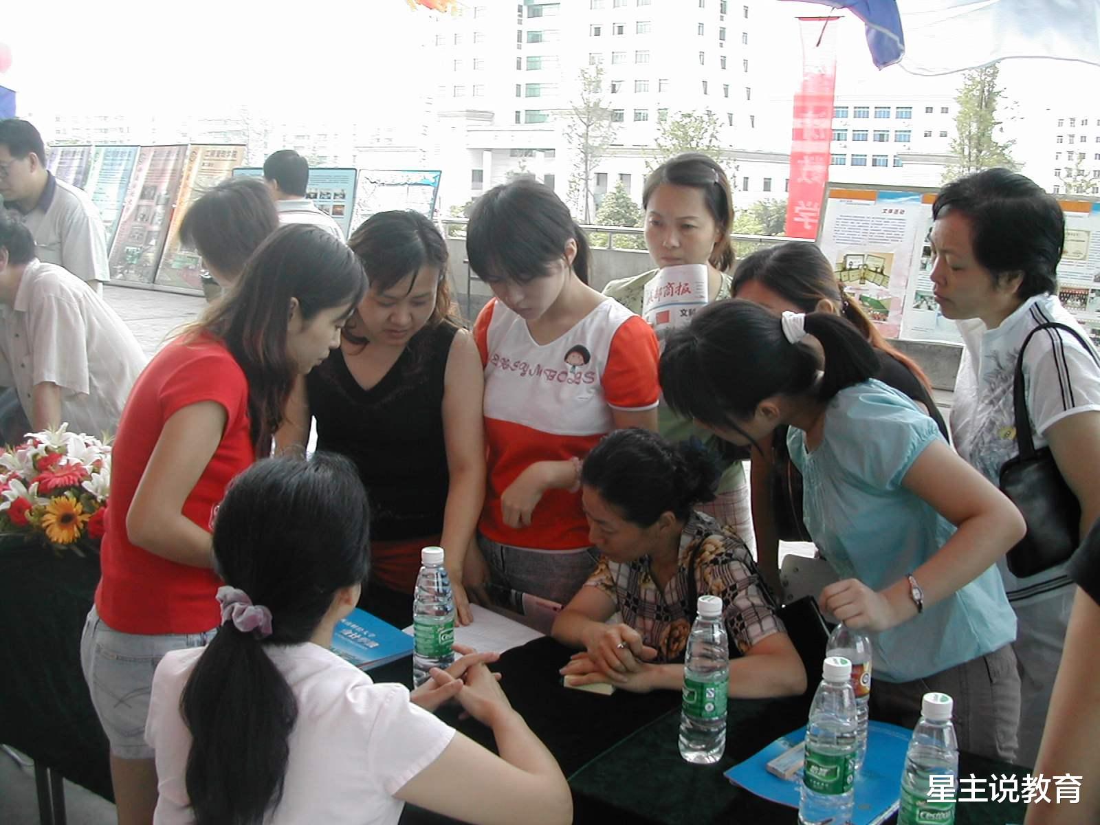 高校：高考成绩够不上985/211高校，怎么报考性价比高？可重点关注它