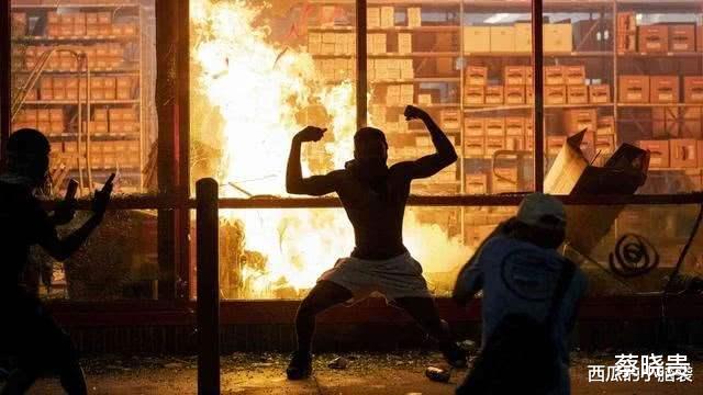 美国▲美国变天了！美军彻底“造反”，打响“内战”第一枪，民众：逮捕特朗普