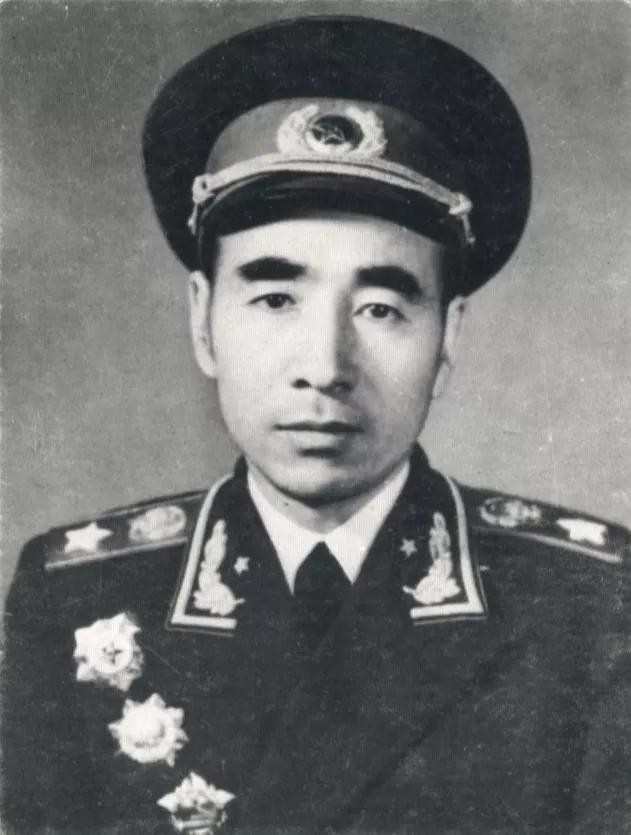 粟裕大将|林彪、粟裕指挥风格对比：谁更技高一筹？