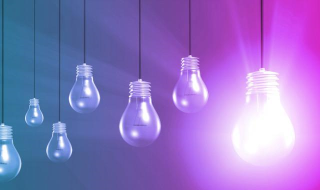 ##从经济学上看，在经济不景气时，最好的商机是什么？