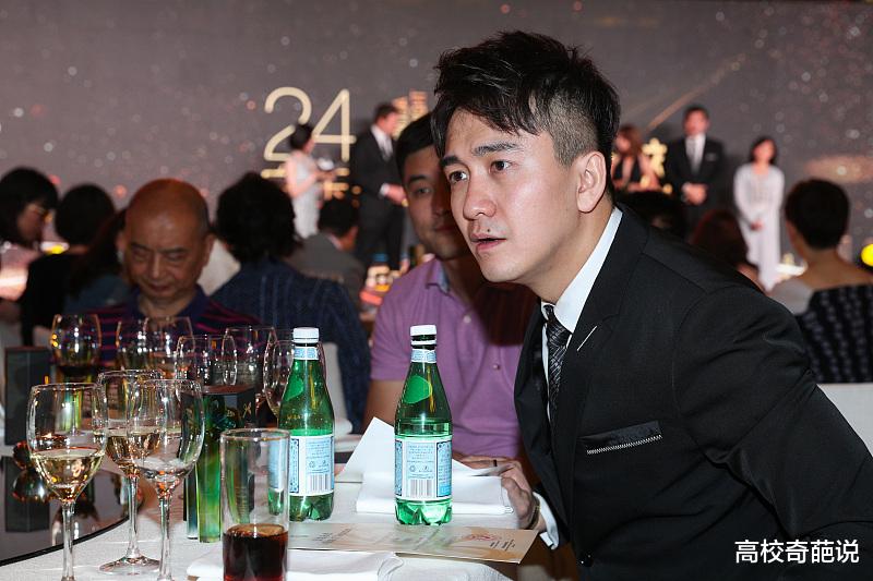 「中央戏剧学院」高考为了考中戏改往届生身份，官方宣布调查后道歉：申请撤销学籍