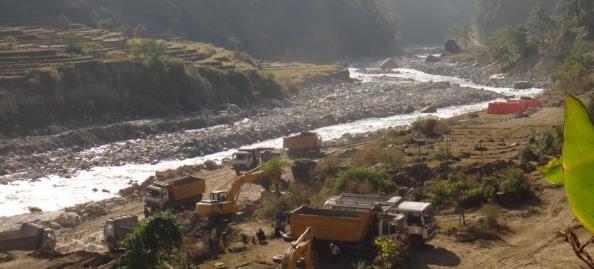 尼泊尔@喜马拉雅山传来巨响，尼泊尔举国欢庆，印度：这下惨了！