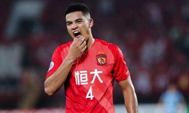 「巴塞罗那」国足归化再传捷报!3大外援入籍手续完成,亚洲一流中轴线出炉!