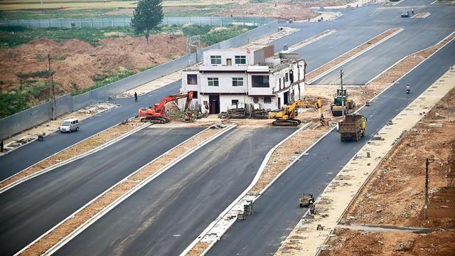 女孩|郑州最强“钉子户”,面对88亿赔款仍不为所动,专家:确实拆不得