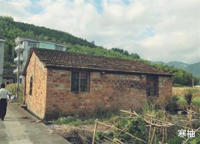 寒袖|当年她用10元路费为乞丐送行，20年后，乞丐携百万支票回来报恩！