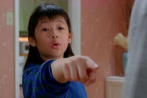 「周星驰」7岁和刘德华拍戏，曾耍大牌训斥周星驰，30岁就长残成大妈沦为路人