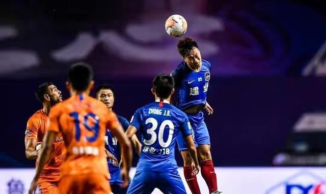 教练|中超最佳教练不能夺冠原因找到,昏招频出自信过度,靠运气赢球