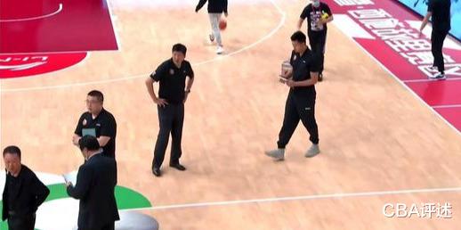 罗斯|山西惜败上海！弗雷戴特26分，刘冠岑伤退，丁伟赛后大闹技术台