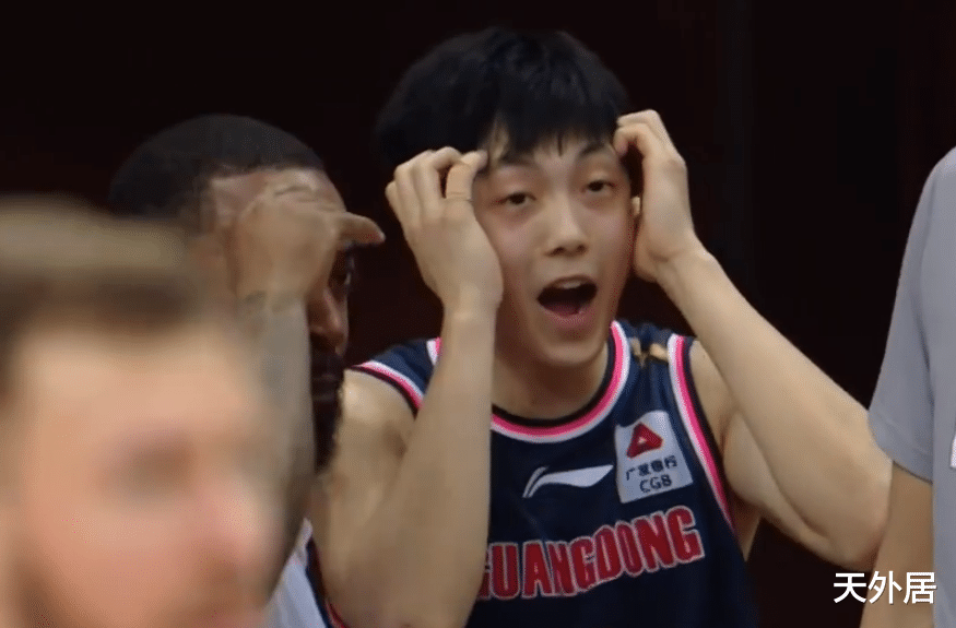 新疆男篮|95-132惨败！CBA强强对决成杜锋练兵场，新疆2首发0分被打回原形