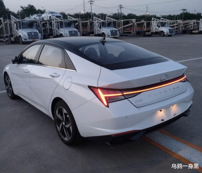 「现代伊兰特」全新伊兰特到店，比大众CC帅气，惊艳夸张，堪比思域Type R！