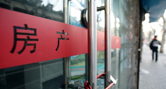 购物中心“空空如也”，房价高高在上，是什么原因造成的“奇葩现象”？