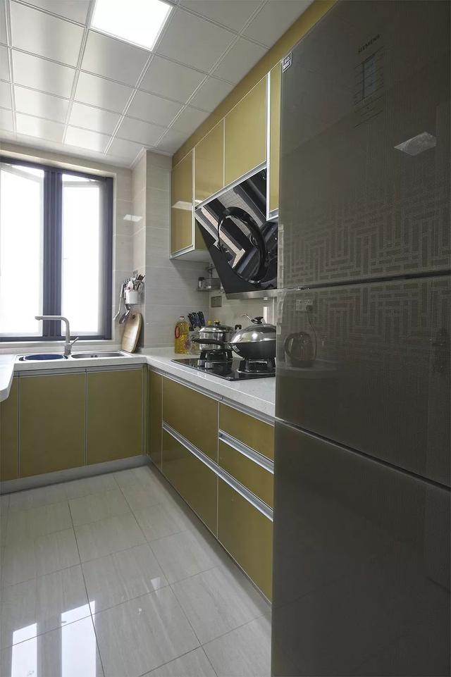 「」亲戚都来参观我的新家，简单大气的装修，是我心中理想的家