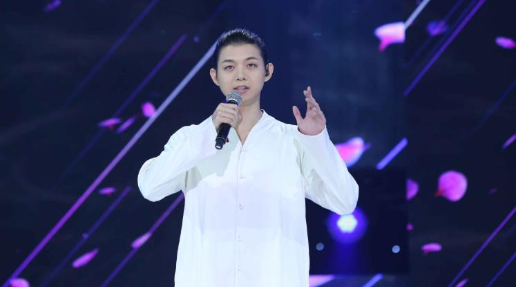 霍尊|她生完儿子“被迫”离婚，如今儿子大红大紫，前夫却想来“沾光”