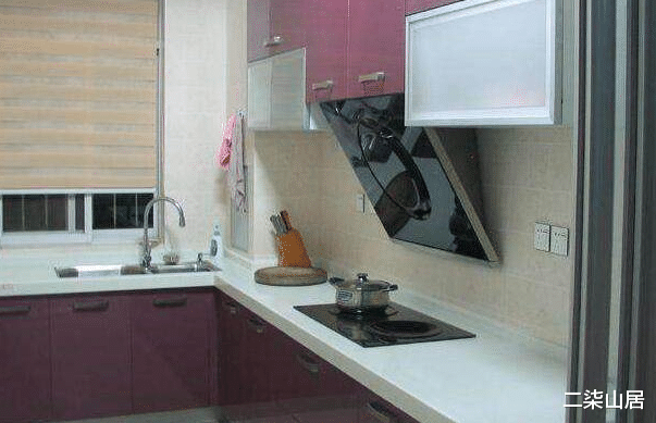 |为何现在的有钱人厨房都不装油烟机，而用它？看完你会后悔装早了