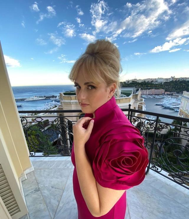 富翁|女星瑞贝尔瘦身25公斤，散步爬楼梯不忌甜食，收获亿万富翁男友