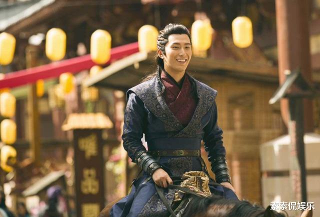 预告片|拿主角的钱，却演配角戏的男主，被网友嘲讽“活在预告里的男主”