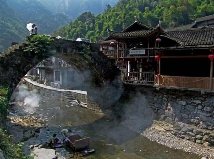 『古镇』一座千年的美丽古镇，人少景美让人流连忘返，还有一片绝美花海！