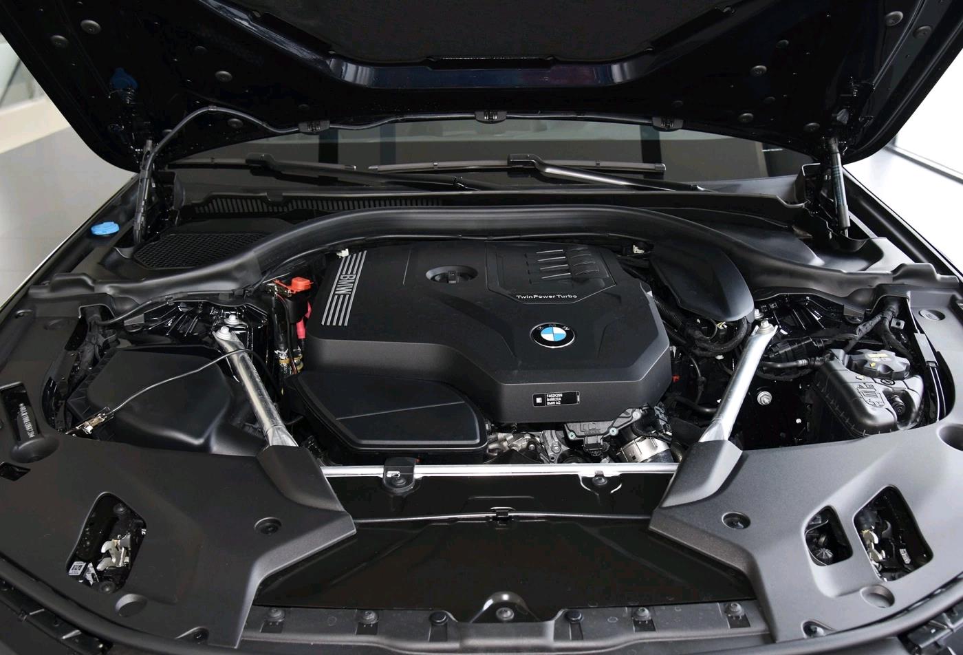 #丰田皇冠#宝马5系长轴版和标轴版有什么区别，选择哪个更好，对比后一目了然