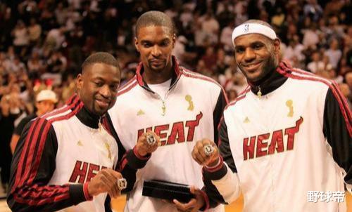 马刺队▲13年热火对马刺总决赛抢七,韦德23分,波什0分,而詹姆斯是这数据!