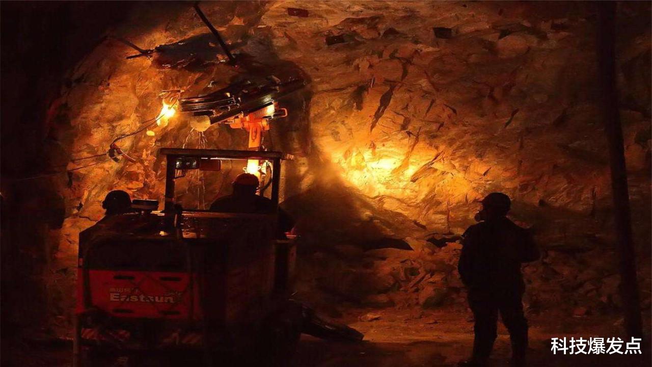 中国卫星|美国上空出现“巨型UFO”，犹如世界末日，难道玛雅预言要成真？