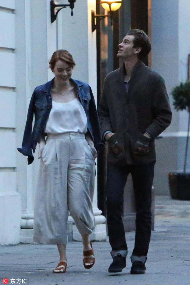 艾玛·斯通|她要当妈妈了，爸爸不是他…