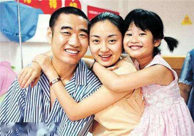 臆说古史|歌手丛飞：公益11年37岁病逝，获助者全成白眼狼，5年后妻子身亡