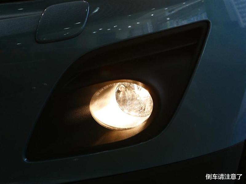『年检』卤素大灯是“蜡烛灯”，为何不改装成LED灯？交警：不懂别开车了！
