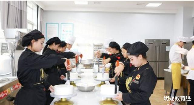 大学|为什么初中老师，宁愿劝成绩差的学生读技校，也不劝他们上高中？