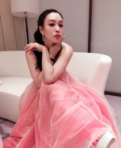 钟丽缇|钟丽缇也“装”不住了，未修图曝光没法看，大妈年纪太真实了