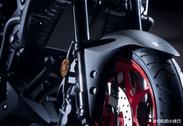 雅马哈@雅马哈双缸运动街车，水冷+风冷电喷30.9千瓦，KYB减震双通道ABS